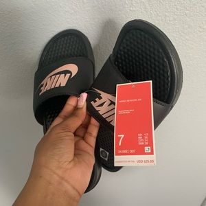 Rose gold Nike Benassi JDI slides BRAND NEW! PRICE FRIM